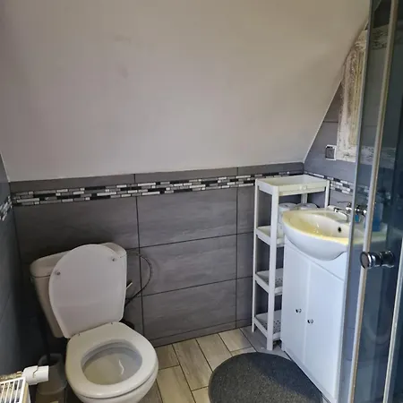 Gosciniec , Z Sauna I Jacuzzi 슈차이르크