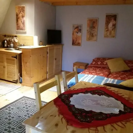 Gosciniec , Z Sauna I Jacuzzi 샬레 슈차이르크